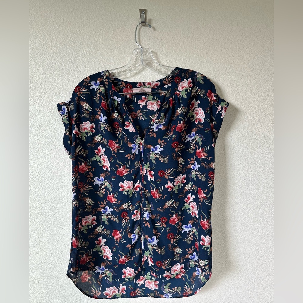 Philosophy Navy Floral Split V-Neck Rolled Cap Sleeve Blouse - Size Medium